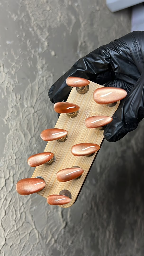 Copper Cat-Eye press-on nails